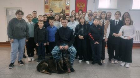Профориентация в школе. Встреча с кинологом..